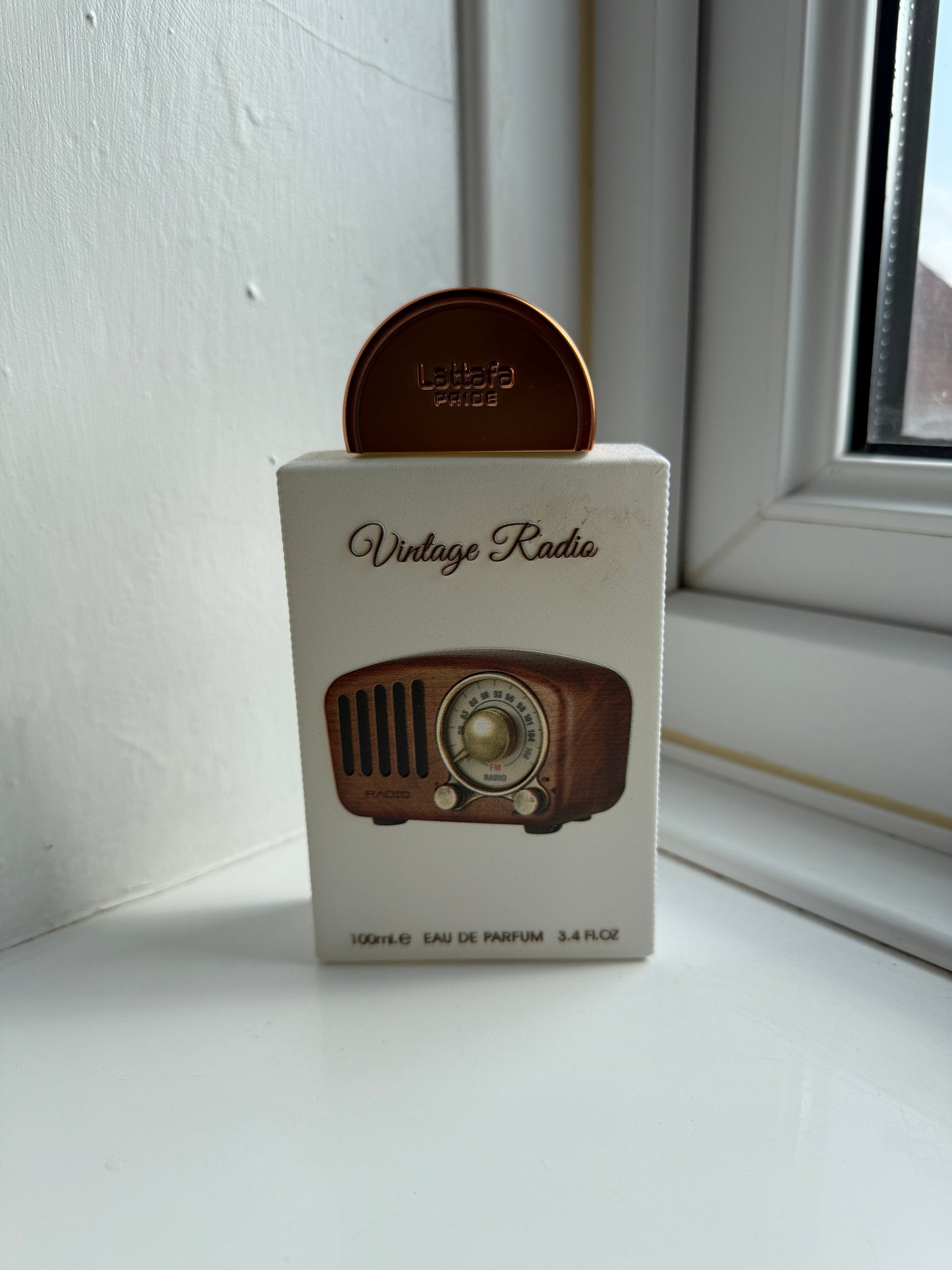 Lattafa Vintage Radio EDP